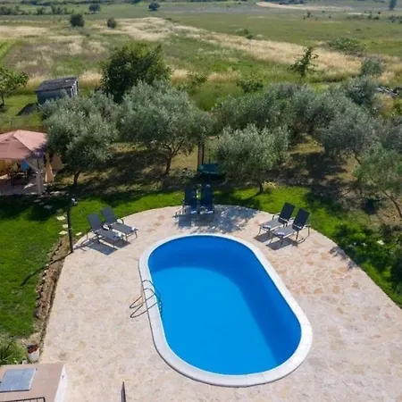 Family Friendly House With A Swimming Pool Zemunik Donji, Zadar - 21653 Ferienhaus *